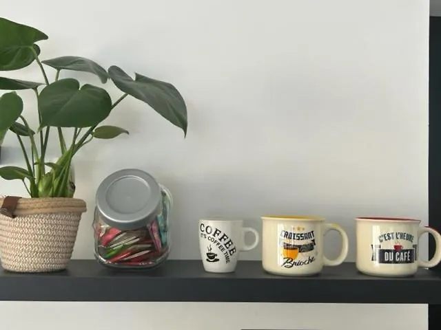 Joli Appartement Avec Chambre Et Grande Terrasse A Deux Pas De La Mer Sausset-les-Pins
