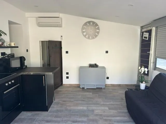 Joli Appartement Avec Chambre Et Grande Terrasse A Deux Pas De La Mer contacts